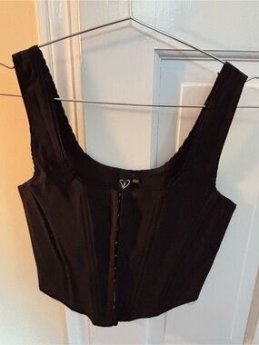 Windsor Black Hook-and-Eye Crop Top